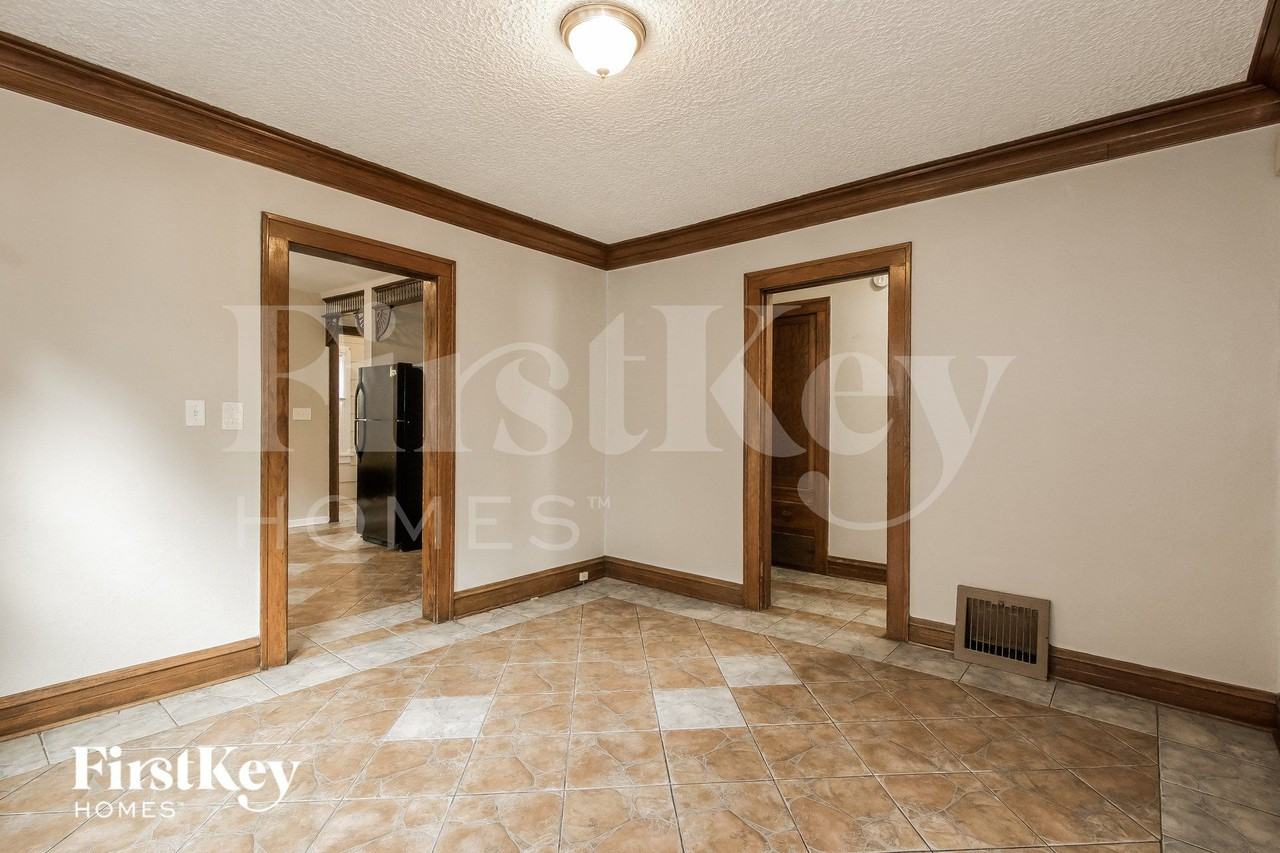 216 South Elmwood Avenue - Photo 5 of 15