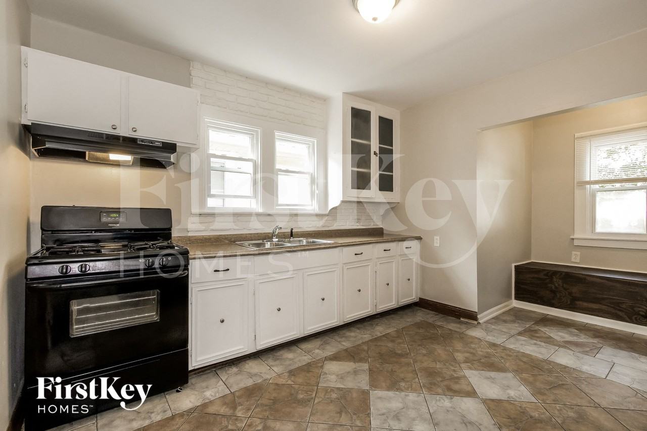 216 South Elmwood Avenue - Photo 7 of 15