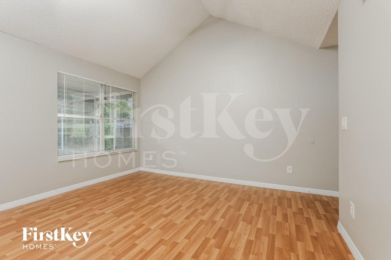 2144 Churchill Downs Cir - Photo 2 of 15