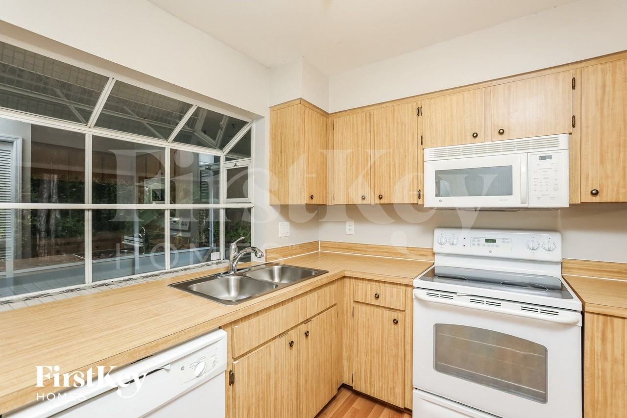 2144 Churchill Downs Cir - Photo 5 of 15