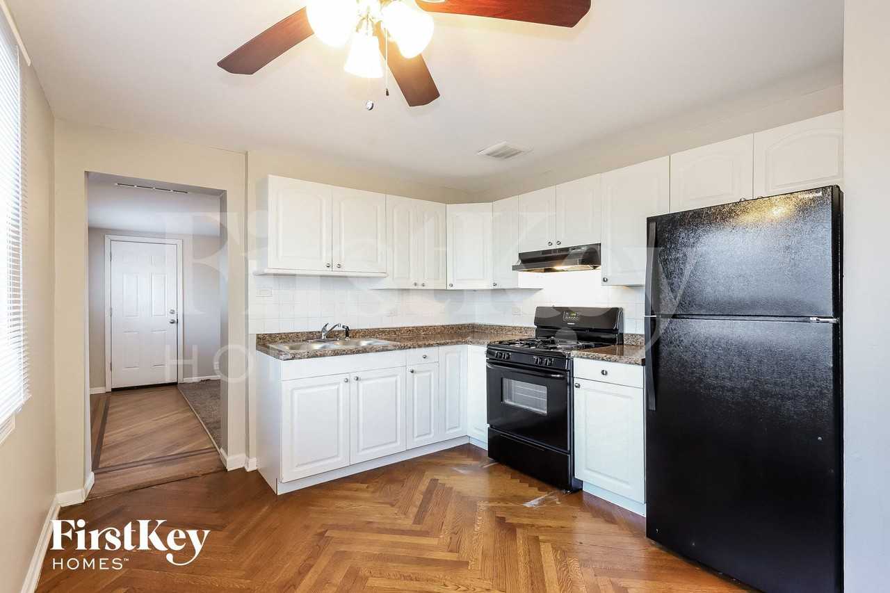 21227 Jeffrey Drive - Photo 3 of 15