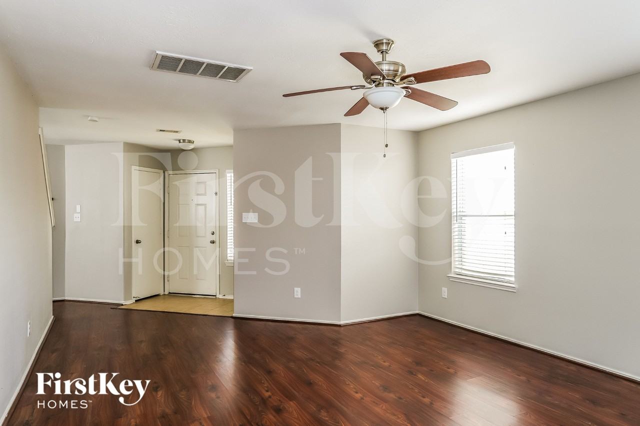 2110 Nichole Woods Dr - Photo 2 of 18