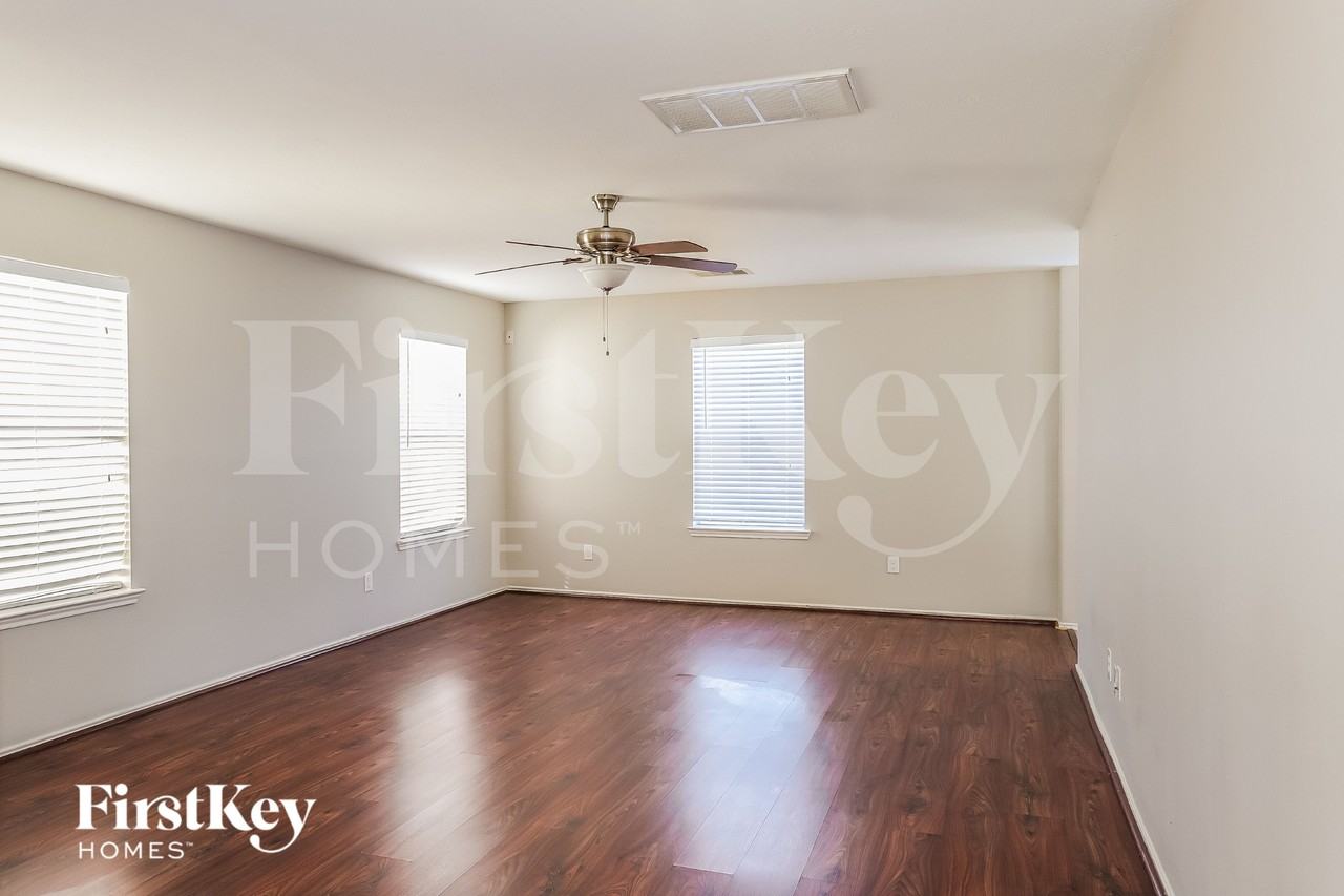 2110 Nichole Woods Dr - Photo 3 of 18