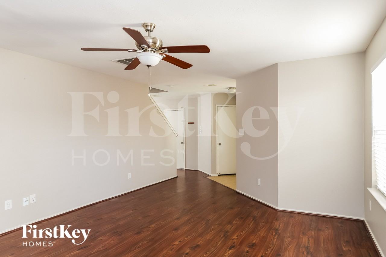 2110 Nichole Woods Dr - Photo 5 of 18