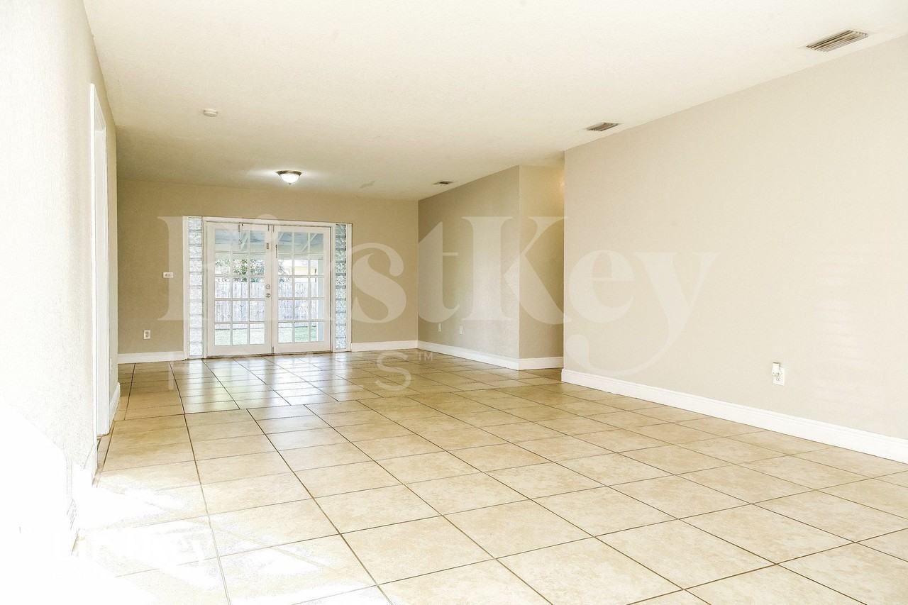 20705 Coral Sea Rd - Photo 3 of 15