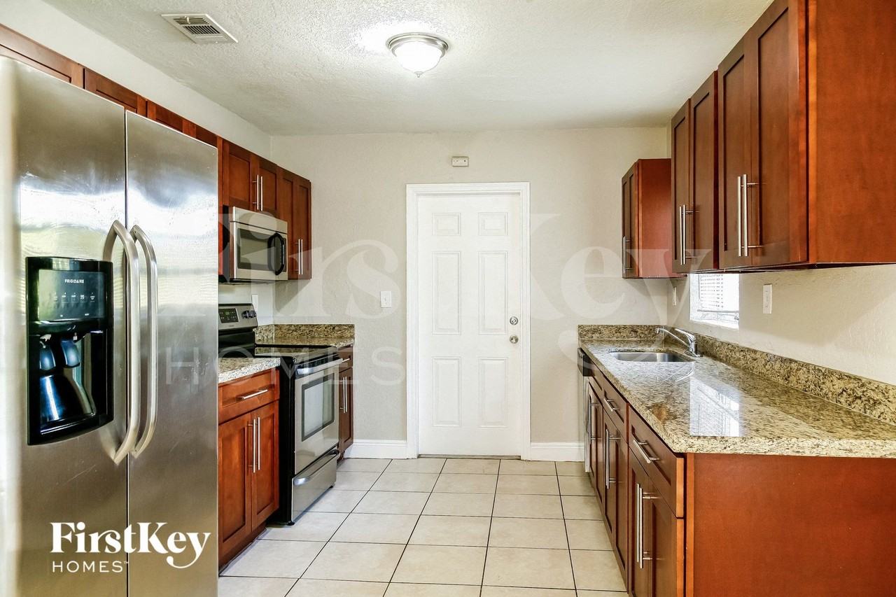 20705 Coral Sea Rd - Photo 5 of 15