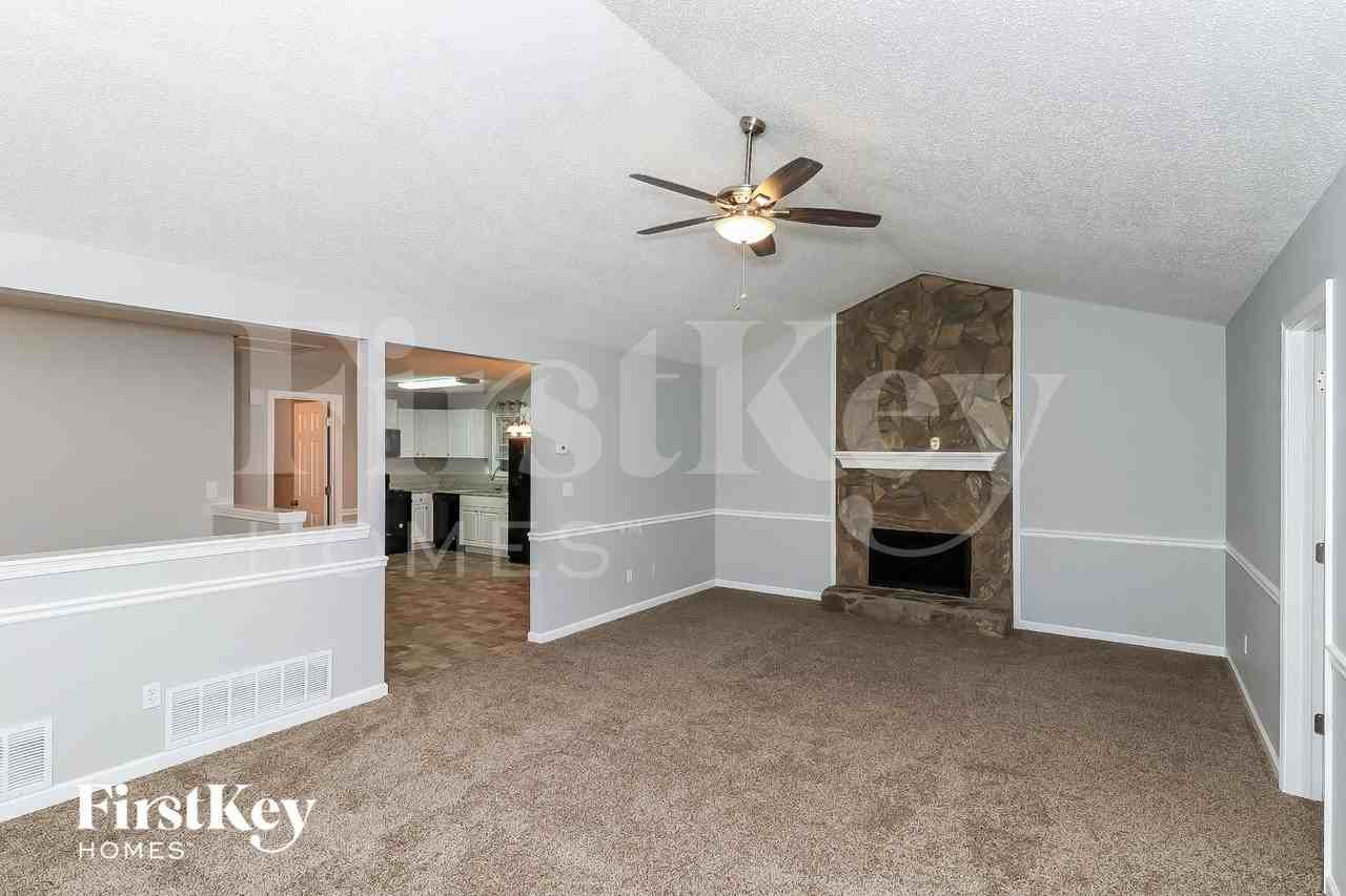 206 Whitney Ln - Photo 2 of 15