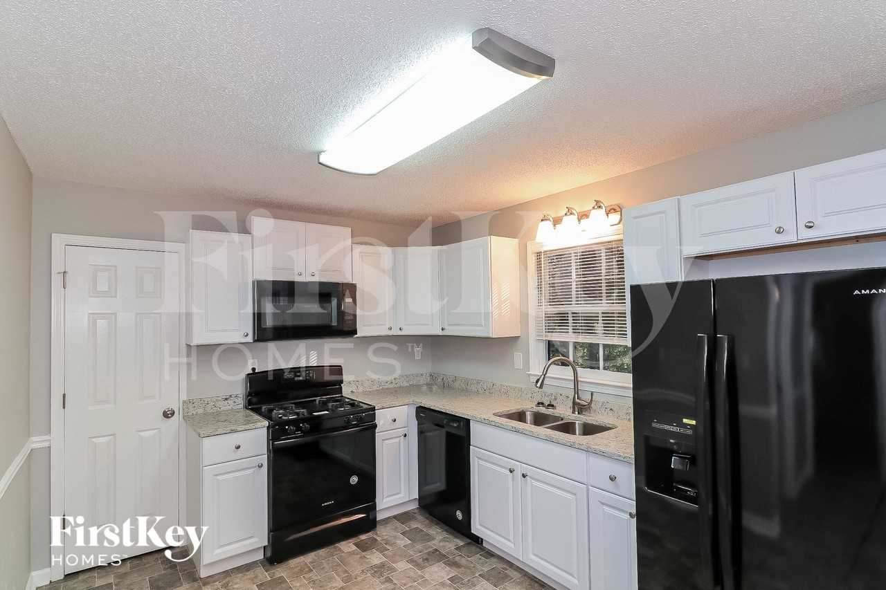 206 Whitney Ln - Photo 6 of 15