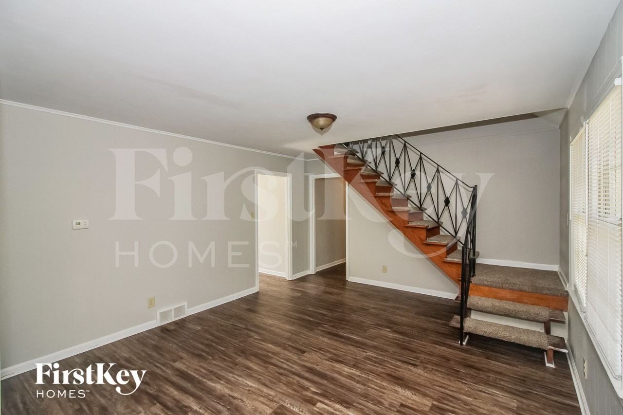 2036 Saint James Drive - Photo 2 of 15