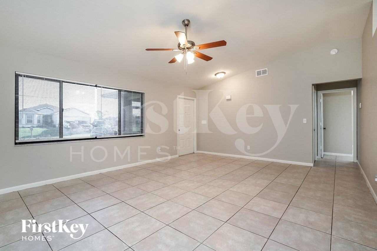 2022 Nw 9th St - Photo 3 of 15