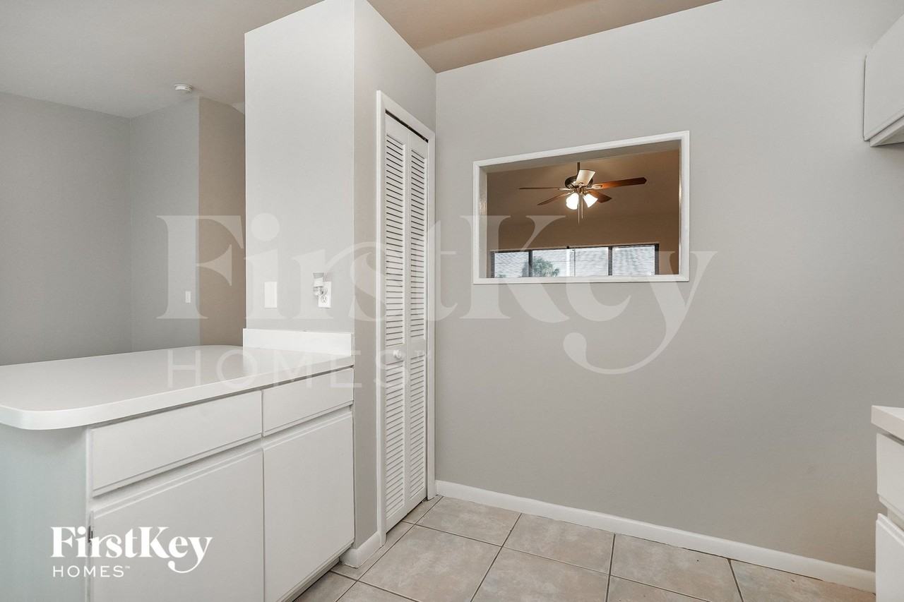 2022 Nw 9th St - Photo 5 of 15