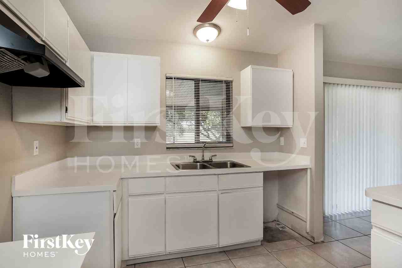 2022 Nw 9th St - Photo 7 of 15