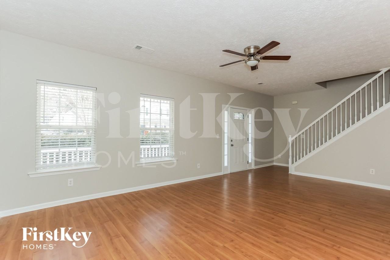 201 Prescott Ct - Photo 3 of 15