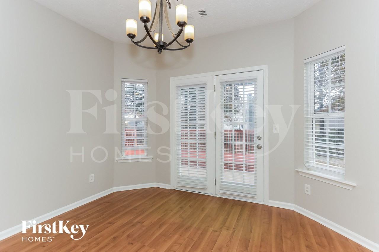 201 Prescott Ct - Photo 4 of 15