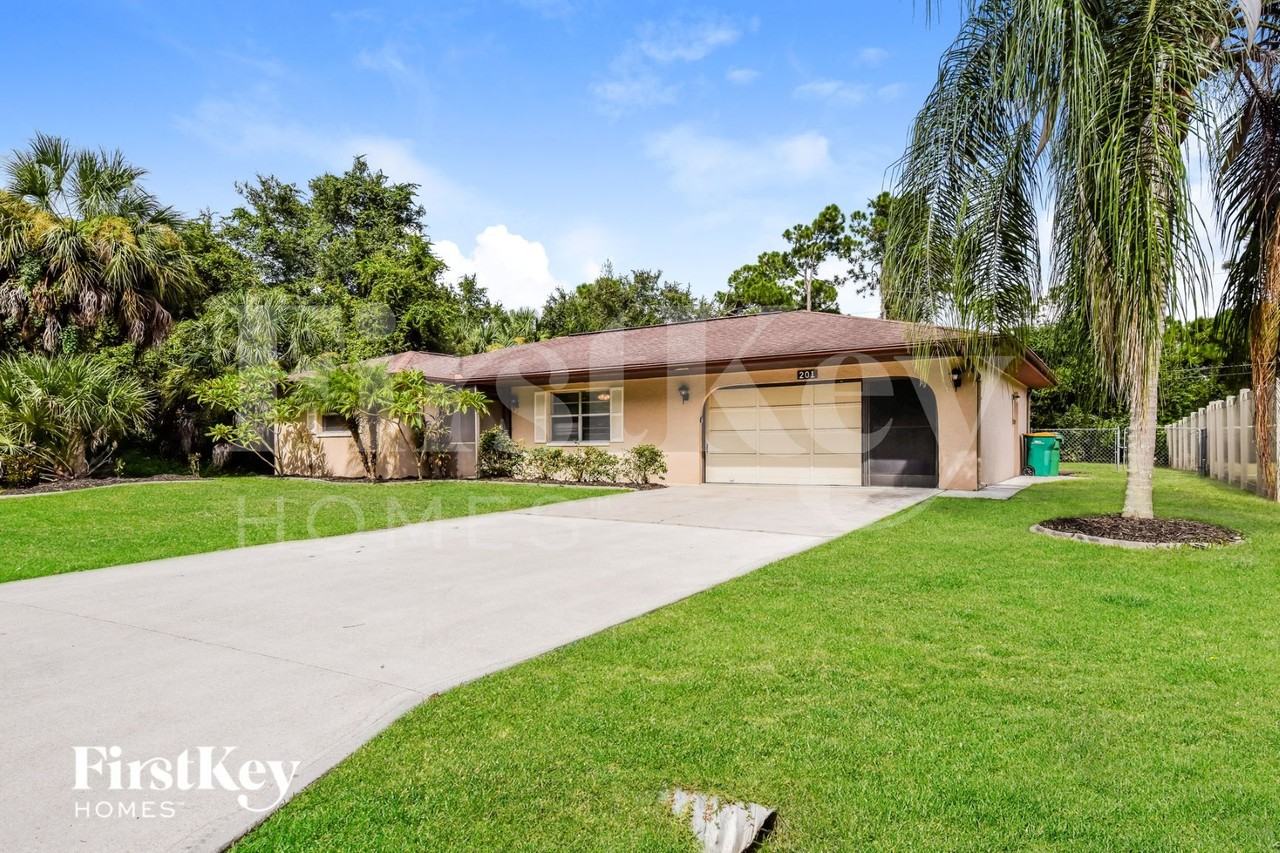 201 Lambert St - Photo 2 of 15