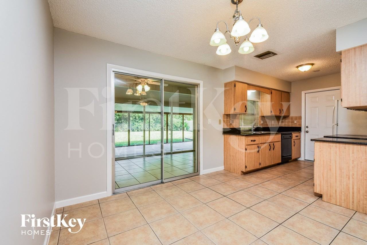 201 Lambert St - Photo 5 of 15