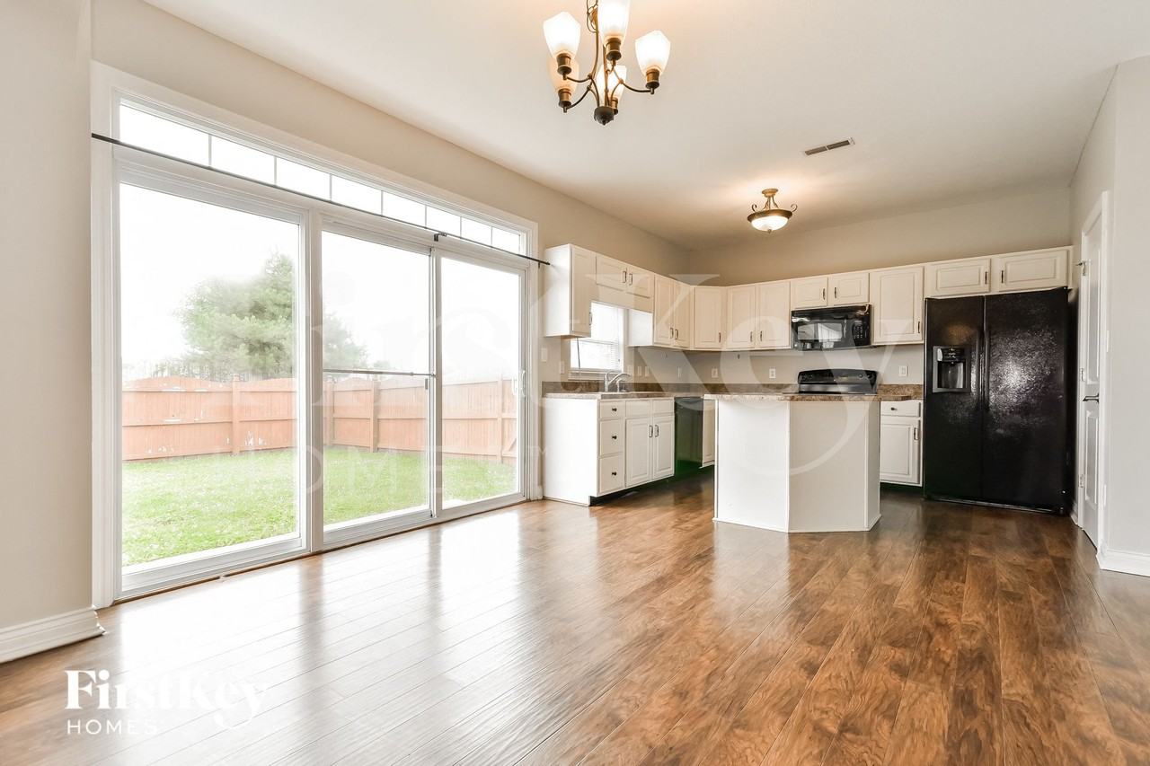 1983 Collingwood Dr - Photo 5 of 15