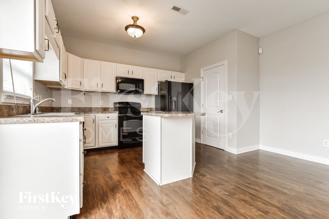 1983 Collingwood Dr - Photo 6 of 15