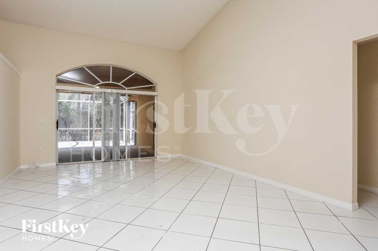 19340 Nwstreet - Photo 3 of 15