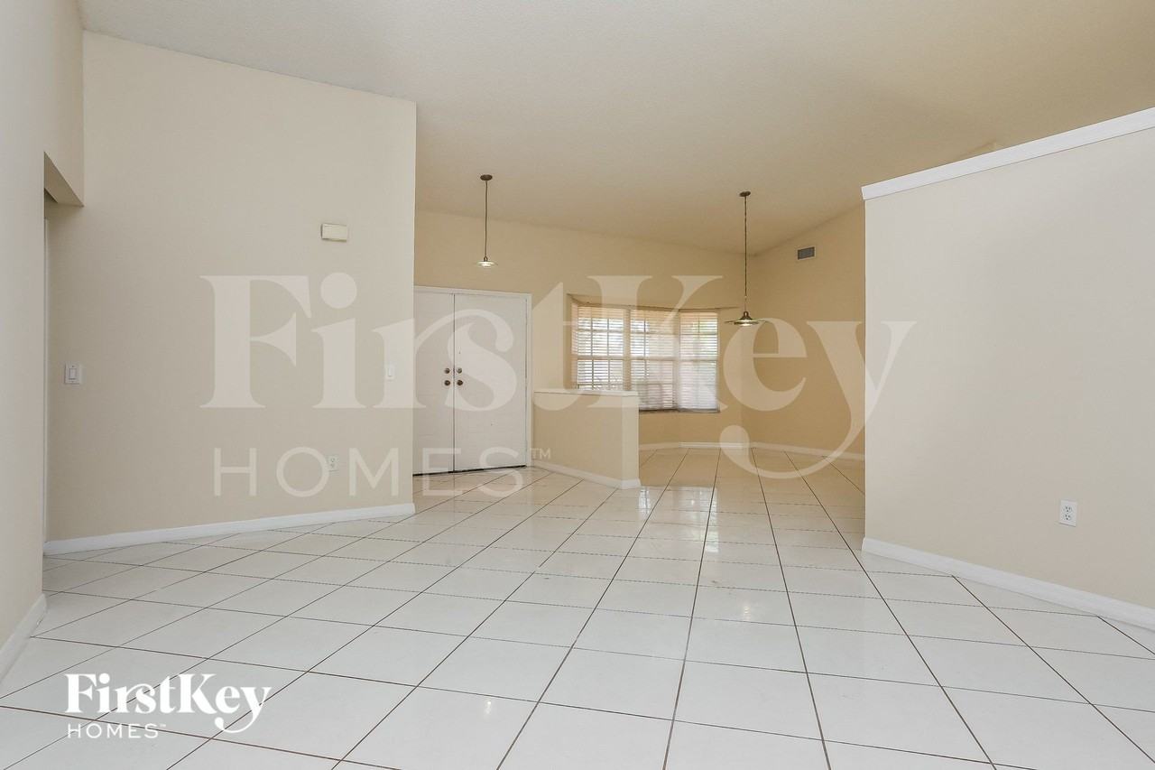 19340 Nwstreet - Photo 4 of 15