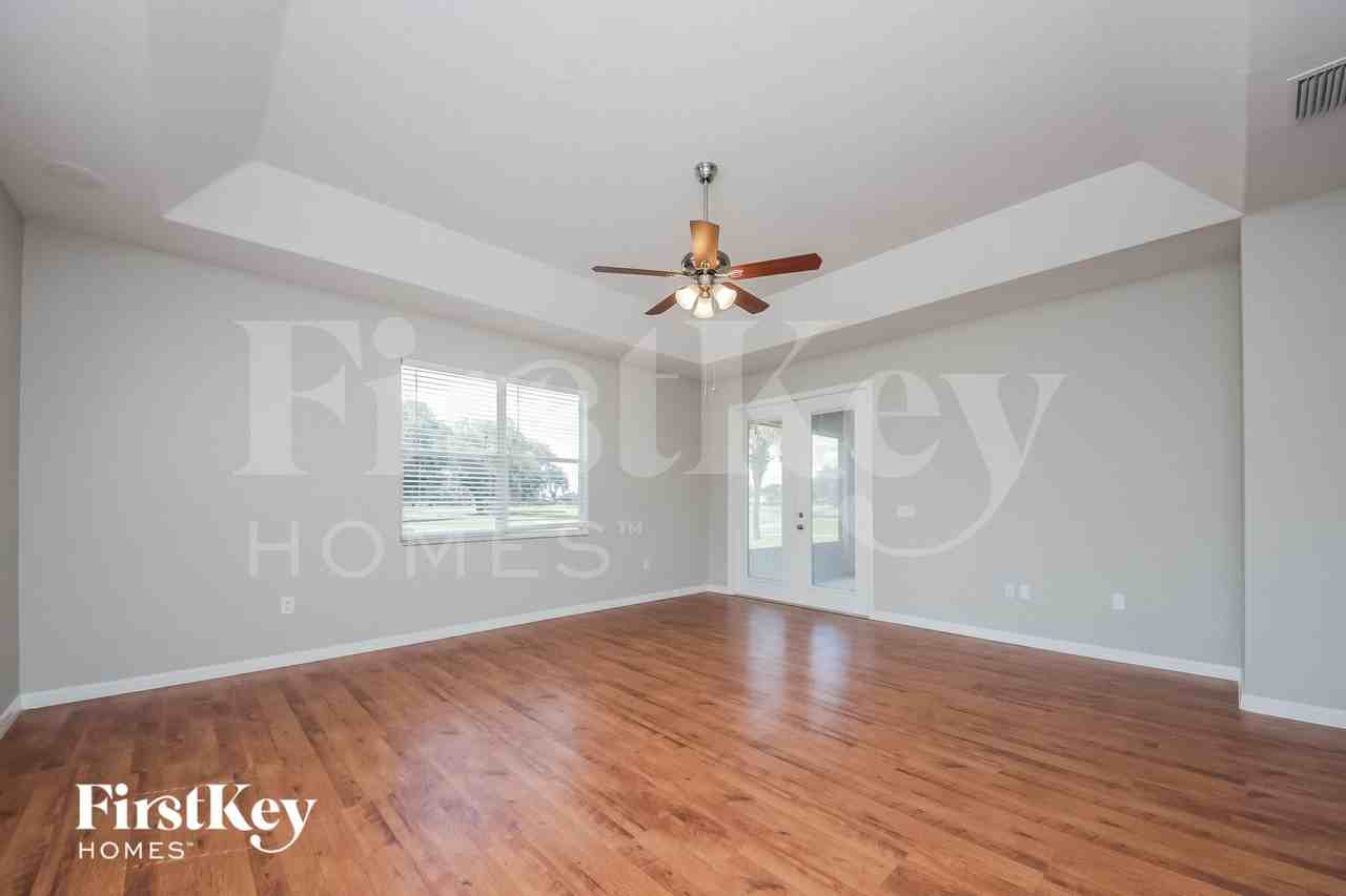 1902 Fairway Loop - Photo 7 of 15