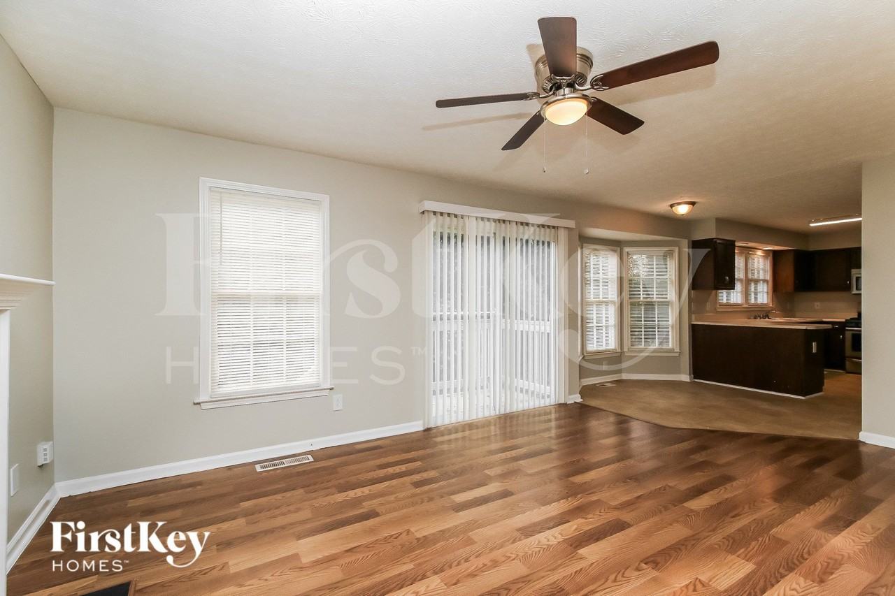 1877 Wedgewood Dr - Photo 4 of 19