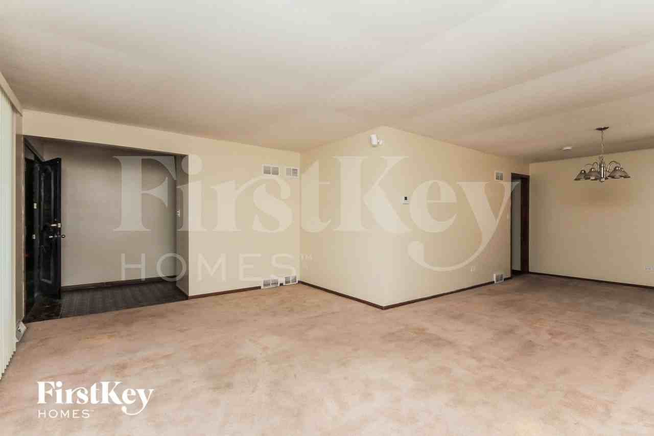 18428 Lange Street - Photo 3 of 16