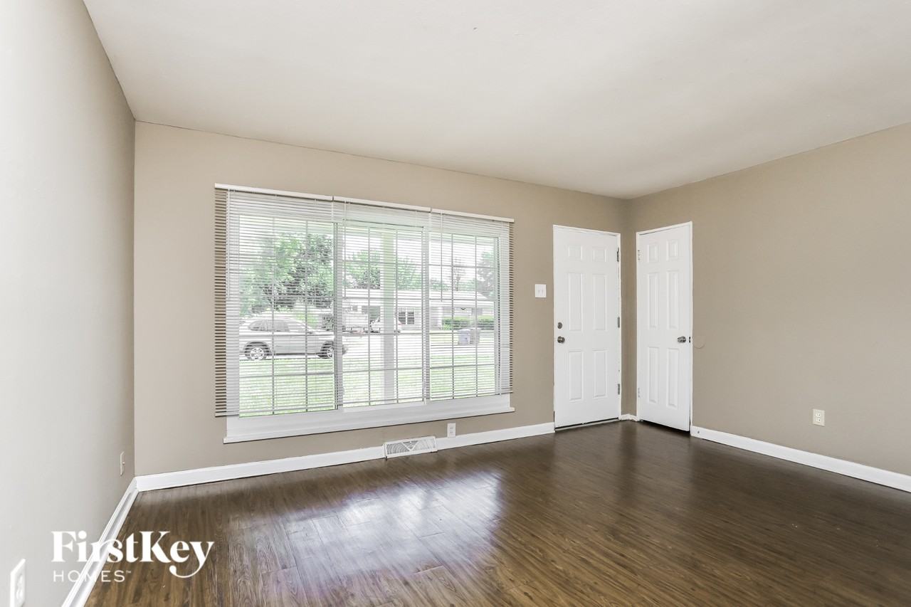 1830 Jenkee Ave - Photo 3 of 16