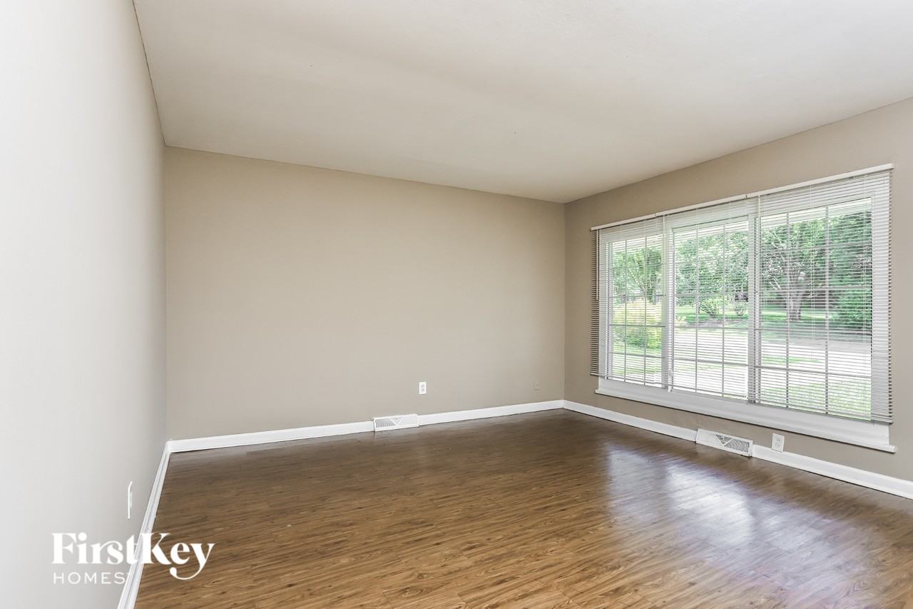 1830 Jenkee Ave - Photo 4 of 16