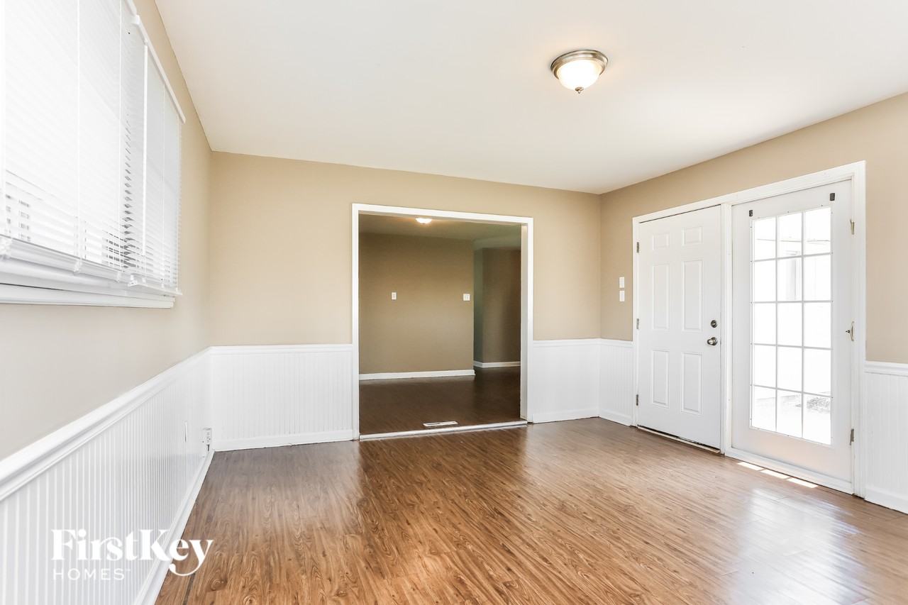 1830 Jenkee Ave - Photo 5 of 16