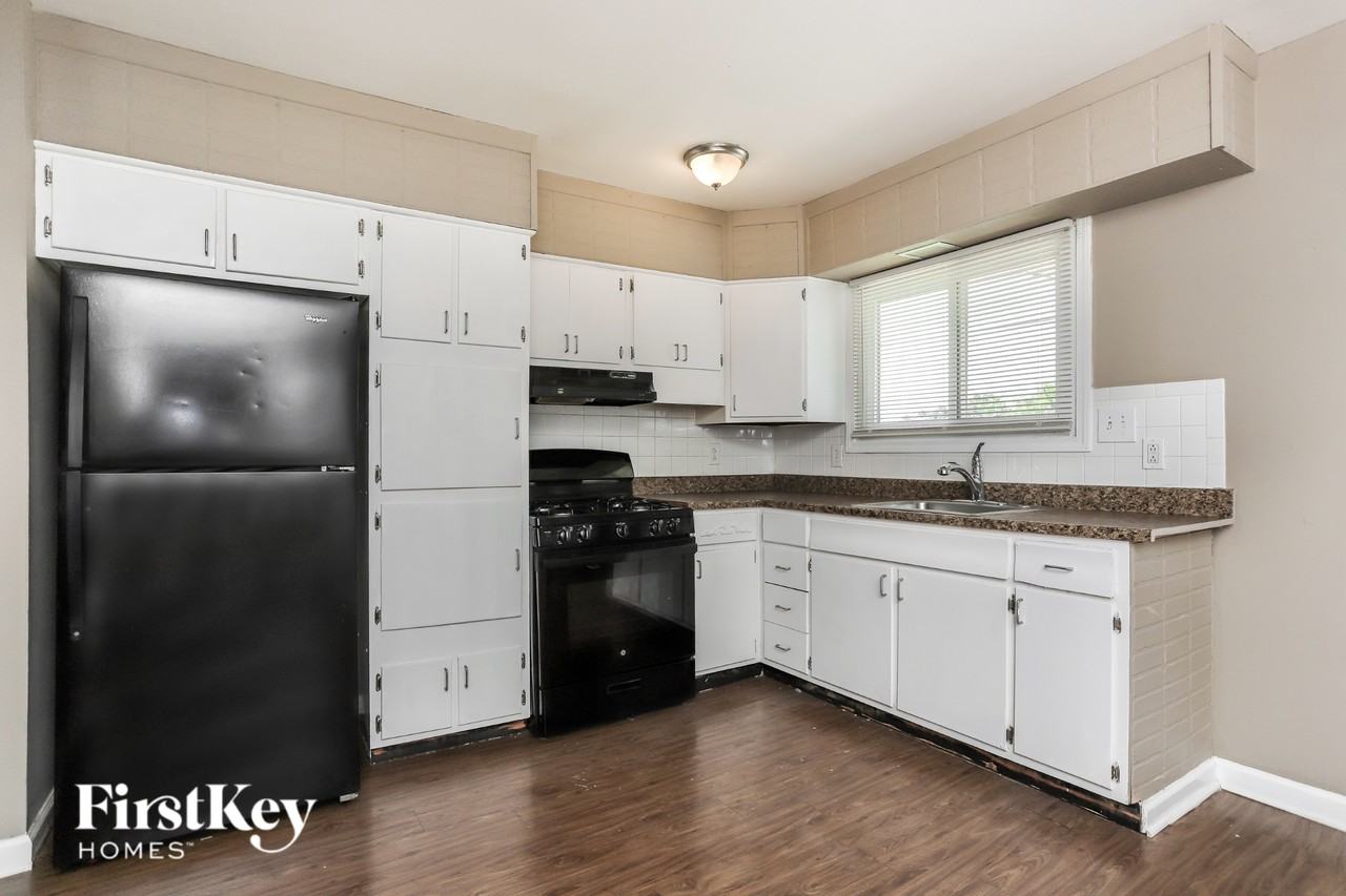 1830 Jenkee Ave - Photo 6 of 16