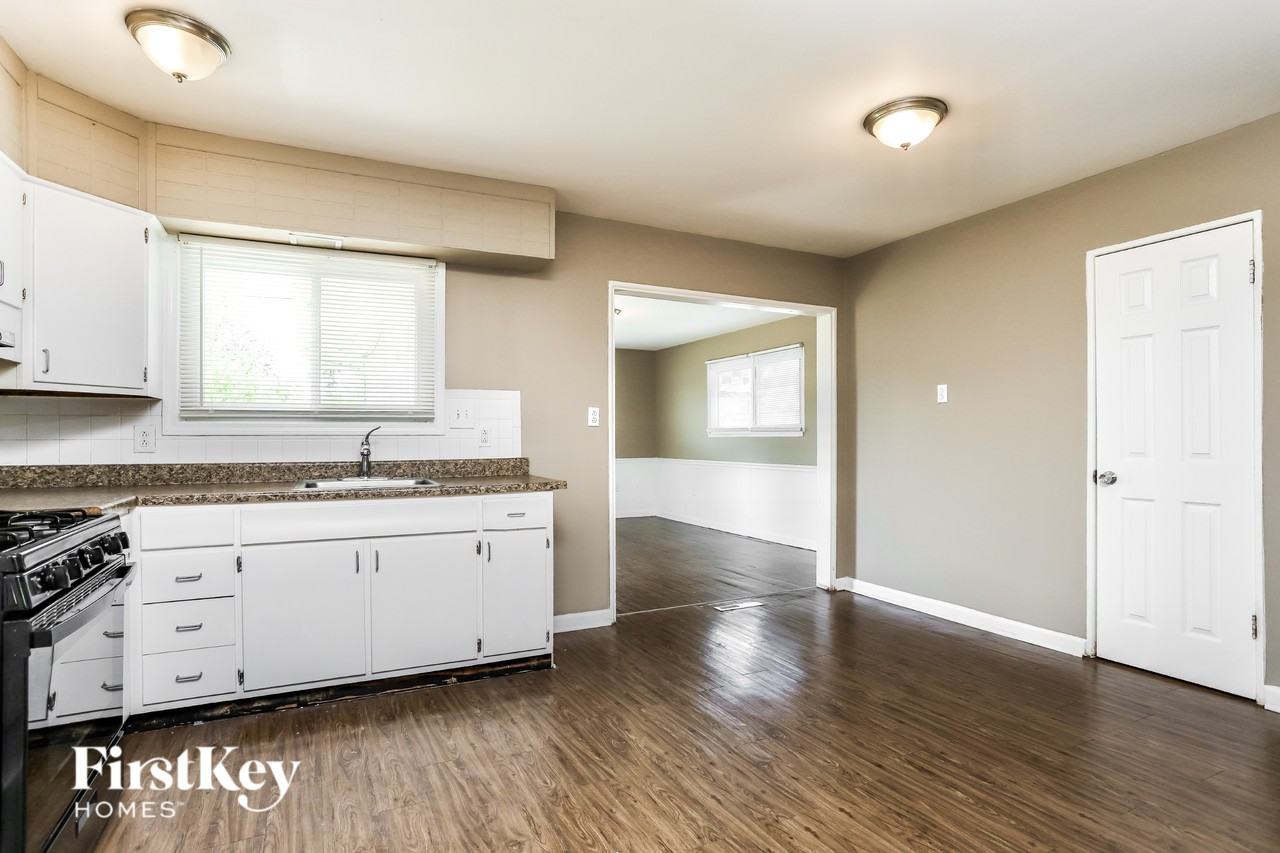 1830 Jenkee Ave - Photo 7 of 16