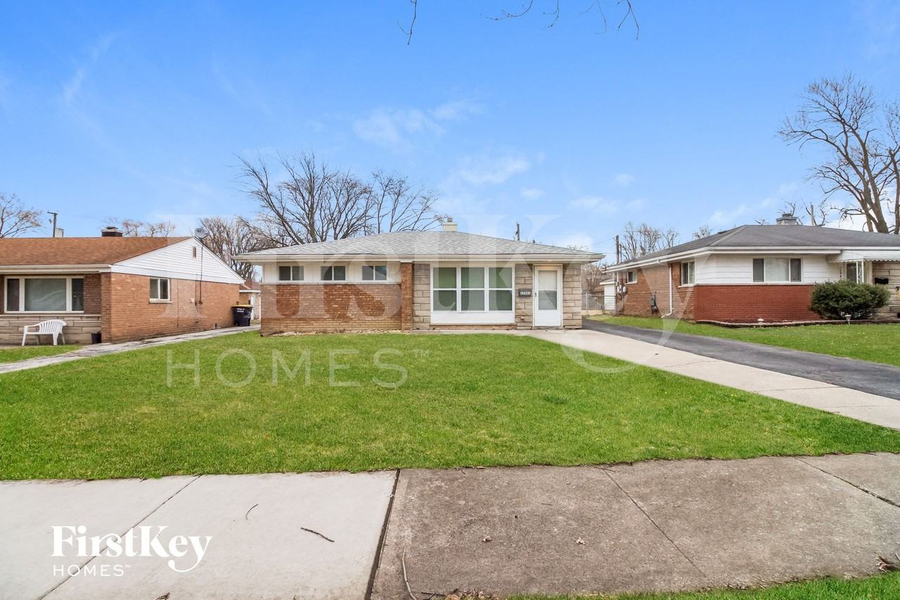 17941 Wildwood Ave - Photo 2 of 15