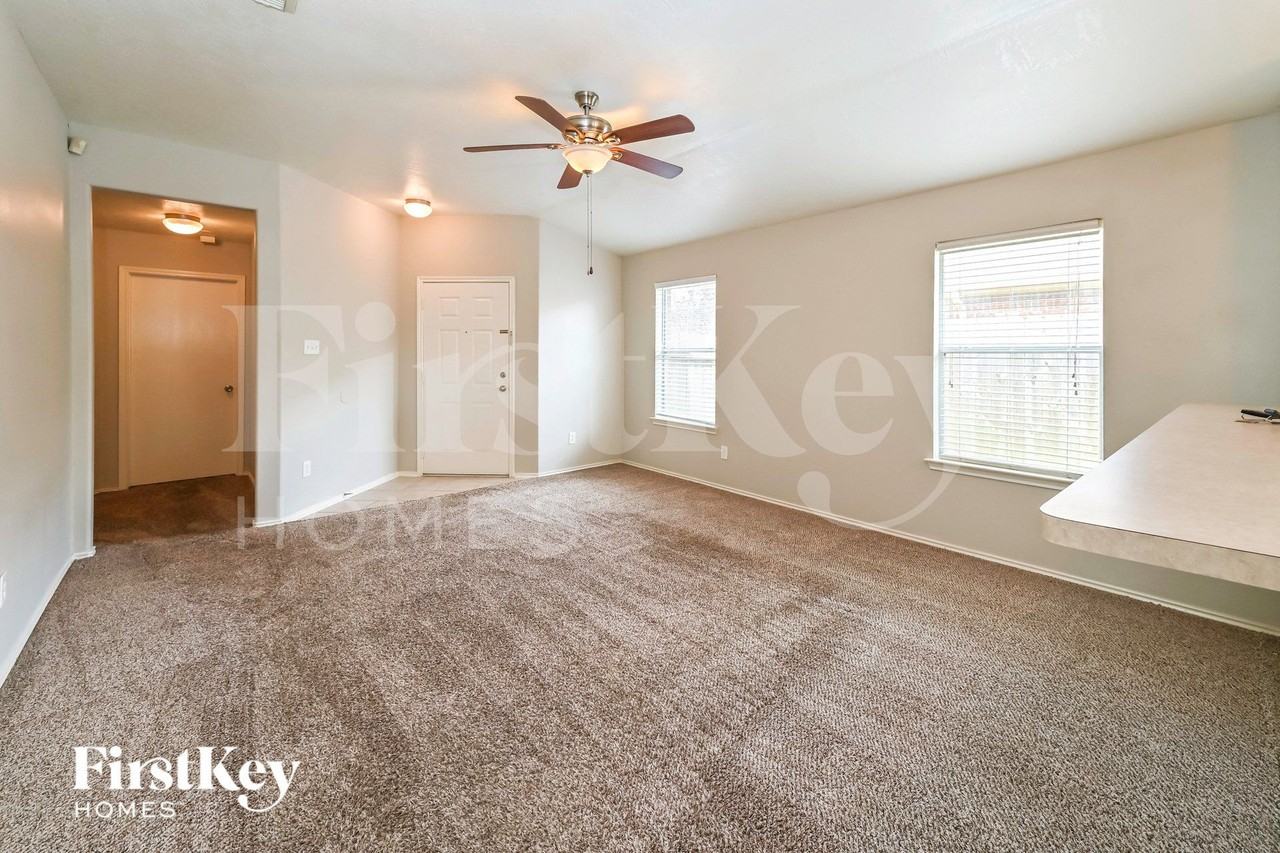 17822 Seco Creek Ln - Photo 3 of 15