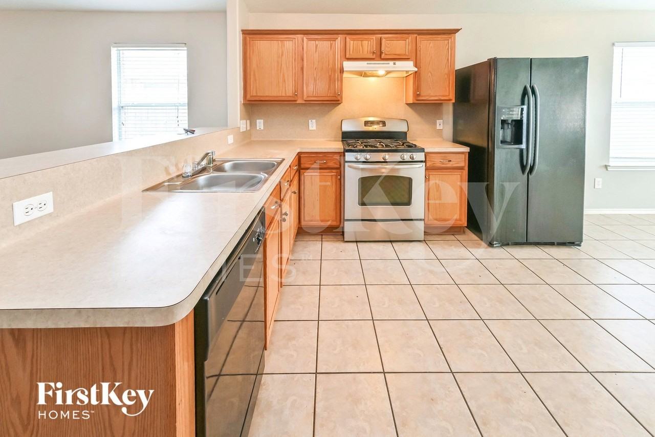 17822 Seco Creek Ln - Photo 6 of 15