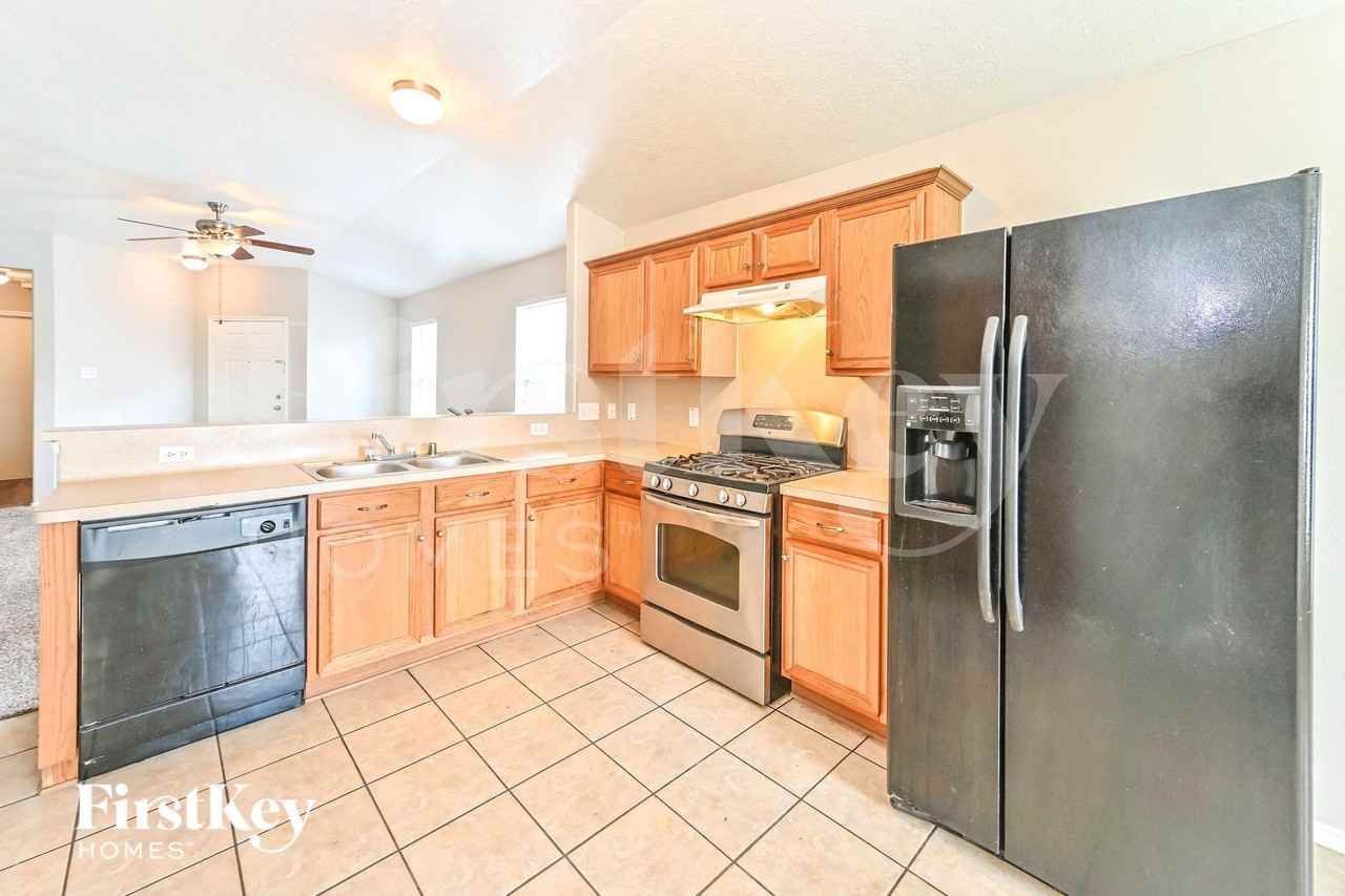 17822 Seco Creek Ln - Photo 7 of 15