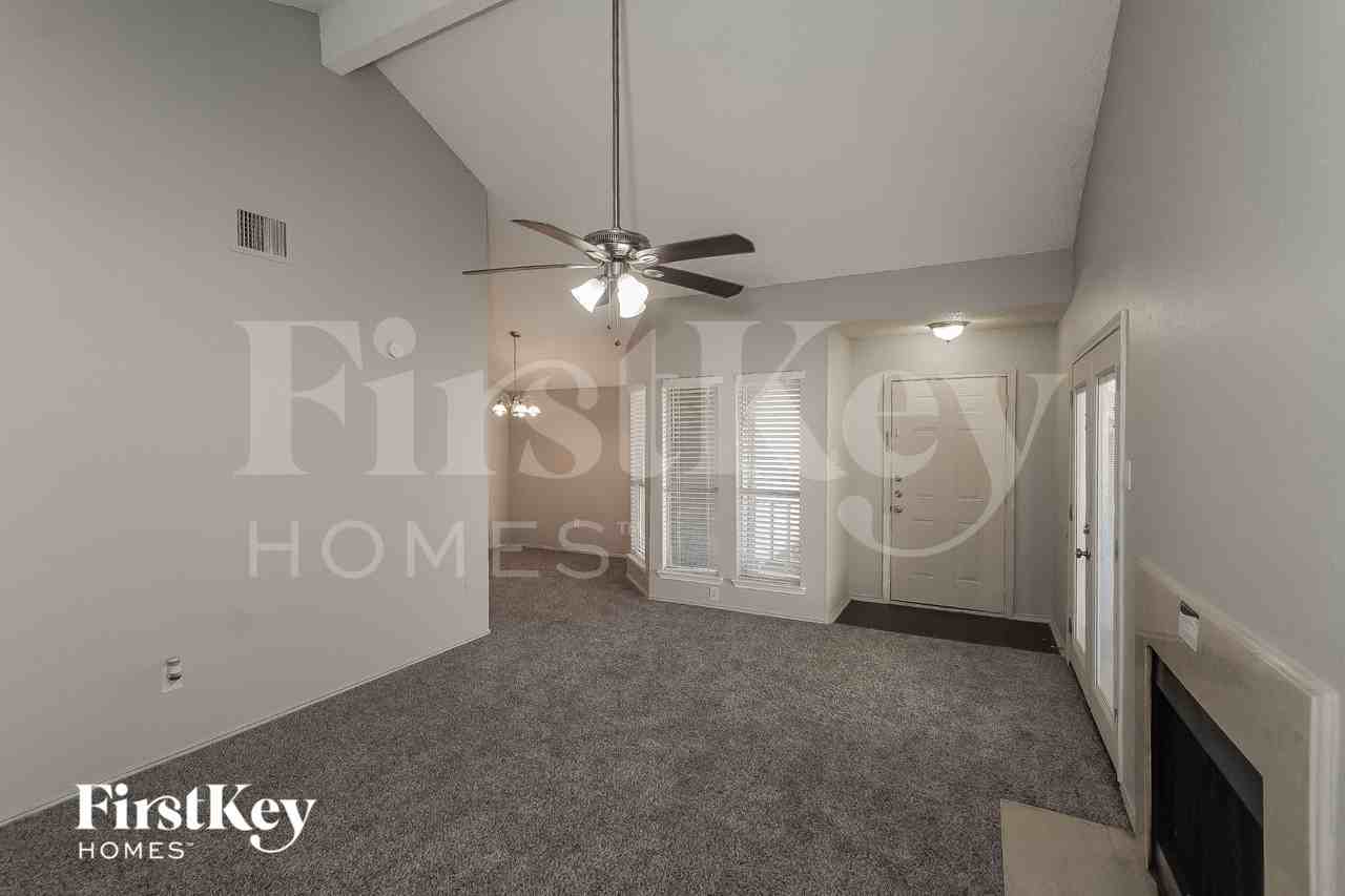 17542 Northhagen Dr - Photo 2 of 14