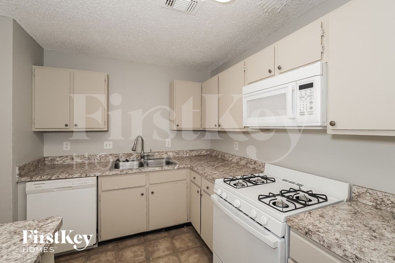 17542 Northhagen Dr - Photo 4 of 14