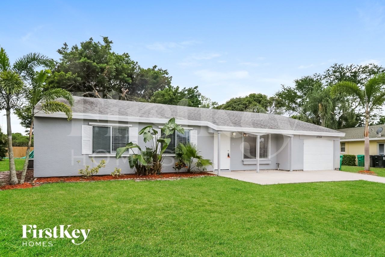 1750 Southeast Elkhart Terrace - Photo 2 of 16