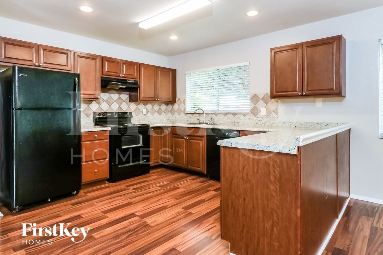 1750 Southeast Elkhart Terrace - Photo 6 of 16