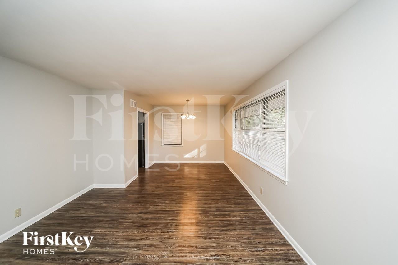 1736 Borden Dr - Photo 3 of 15