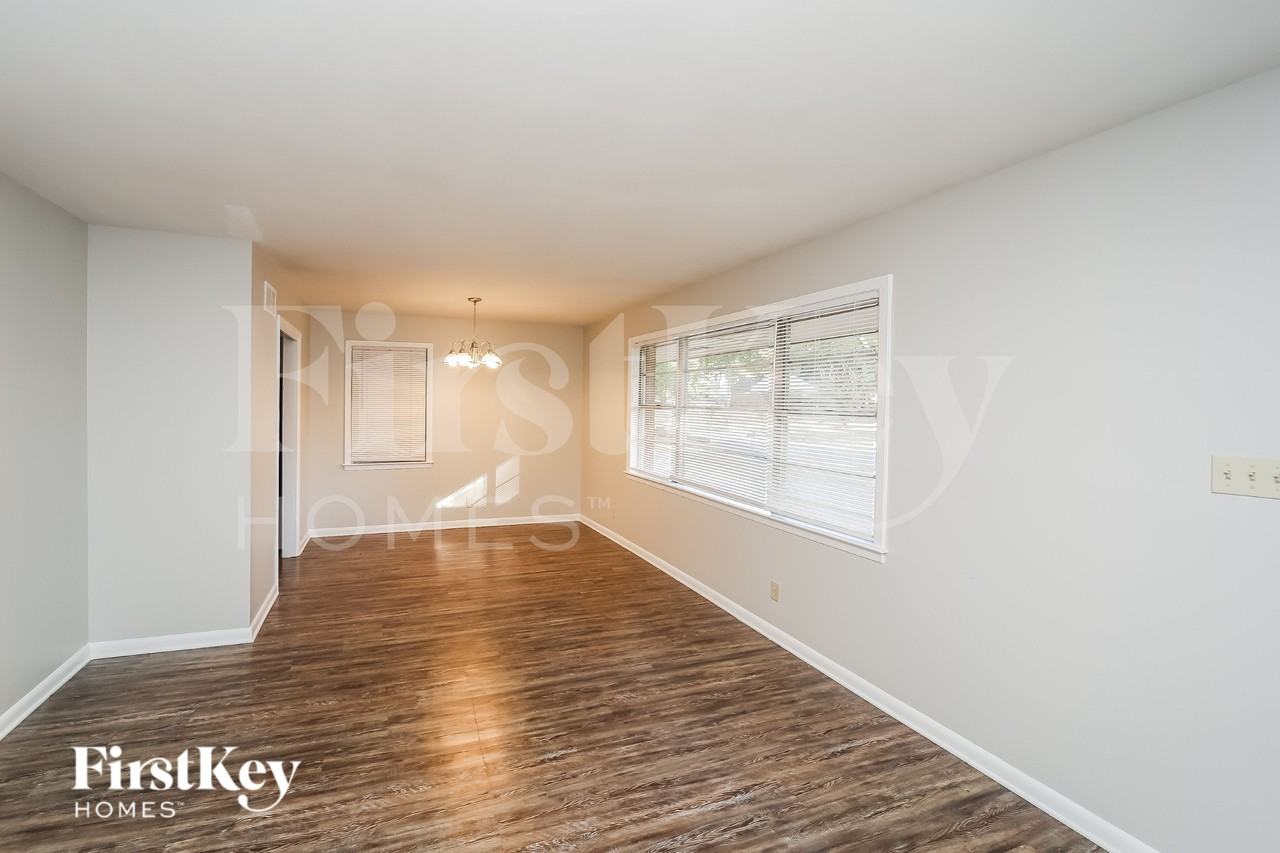 1736 Borden Dr - Photo 5 of 15