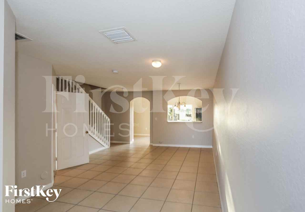 17166 Swcourt - Photo 5 of 15