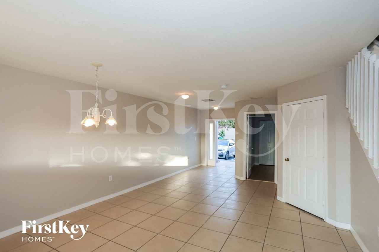 17166 Swcourt - Photo 7 of 15