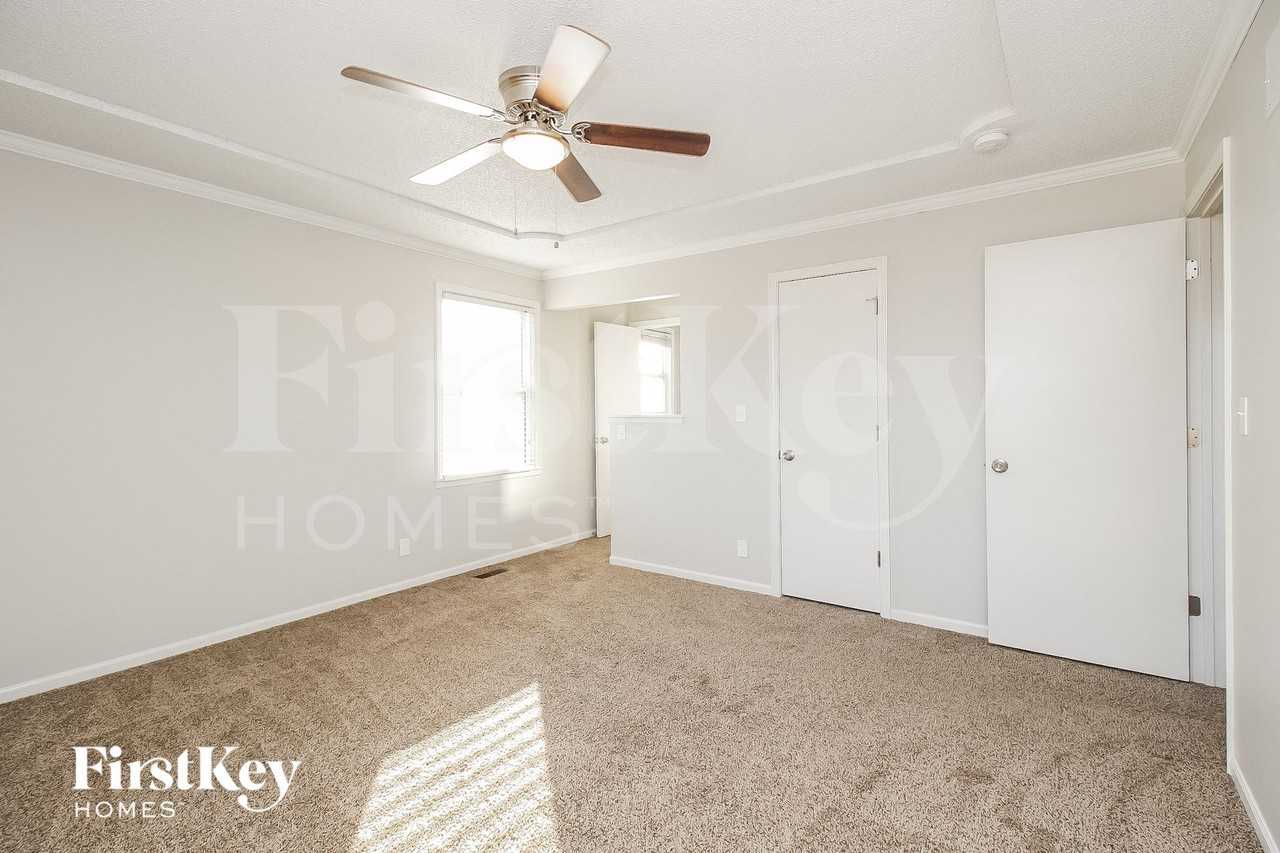 1715 Regency Dr - Photo 7 of 15