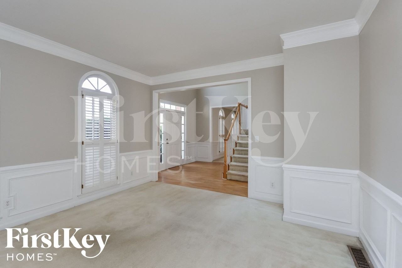 1715 Foxwood Glen Southeast - Photo 2 of 15