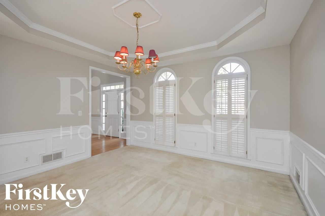 1715 Foxwood Glen Southeast - Photo 3 of 15