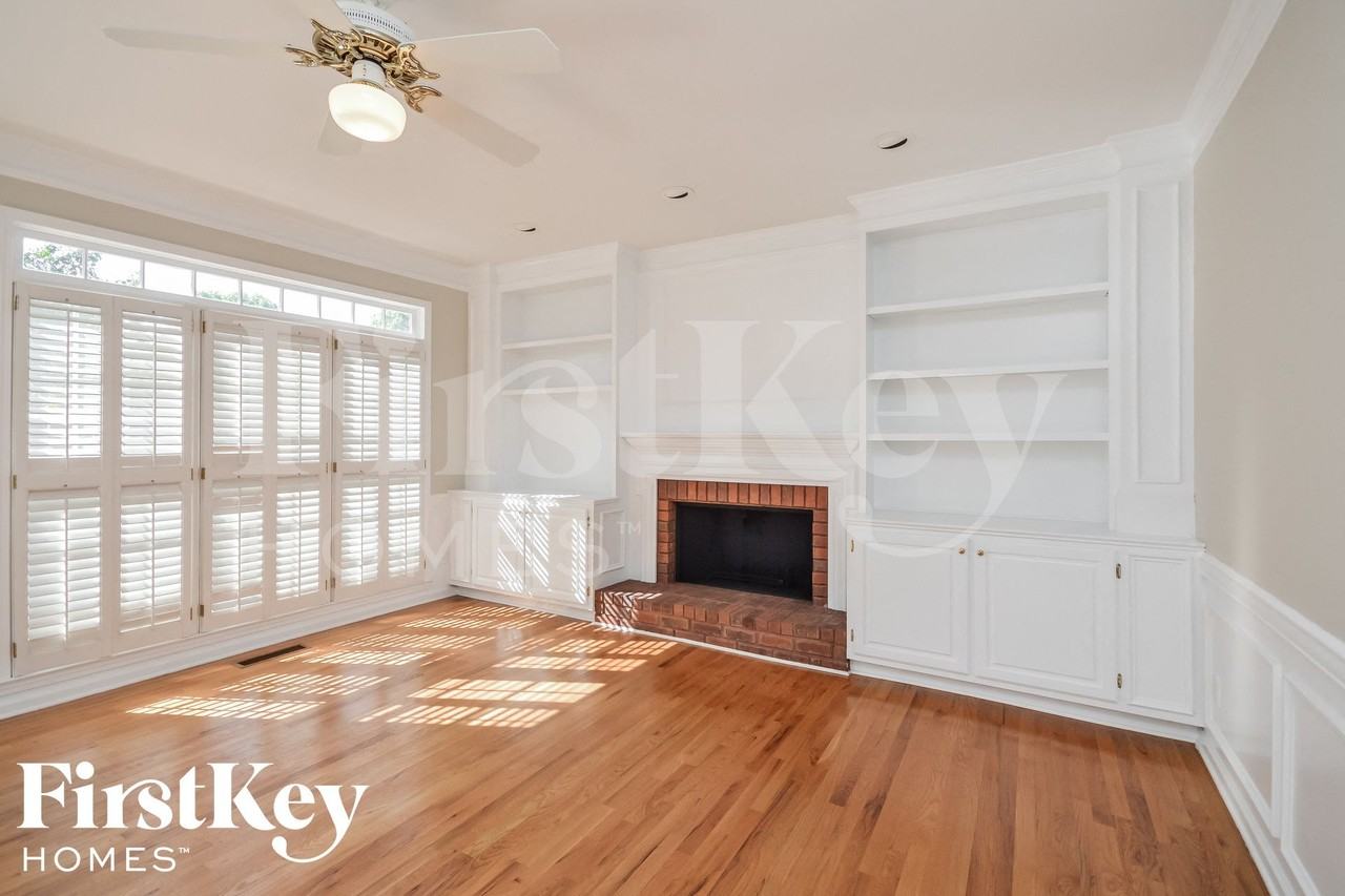 1715 Foxwood Glen Southeast - Photo 6 of 15