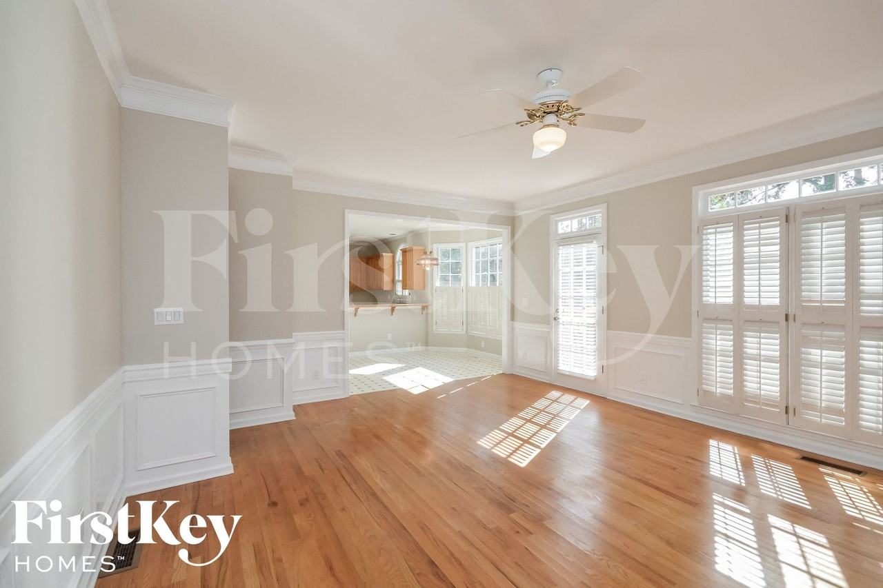 1715 Foxwood Glen Southeast - Photo 7 of 15