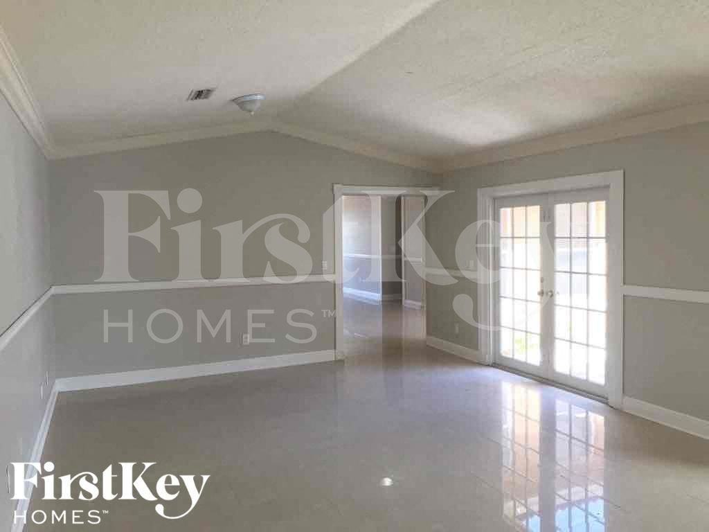 17023 Swplace - Photo 3 of 18